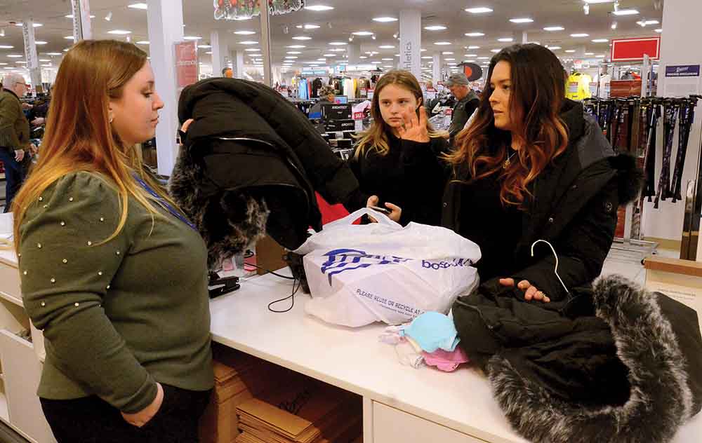 Shoppers get out with gift cards, Christmas cash | News, Sports, Jobs - Vimarsana News